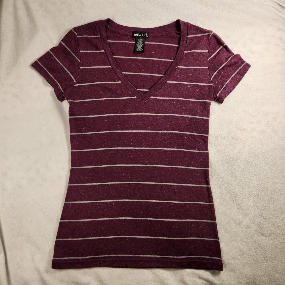 WET SEAL Essential Purple Stripe Stretchy Soft V-Neck Fitted Tee Juniors Medium